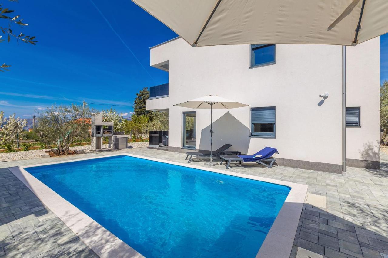 Villa Lio With Private Pool Linardići Extérieur photo